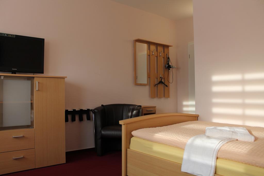 Hotel Pension Schwerin-Haus Schreiber Schwerin  Habitación foto