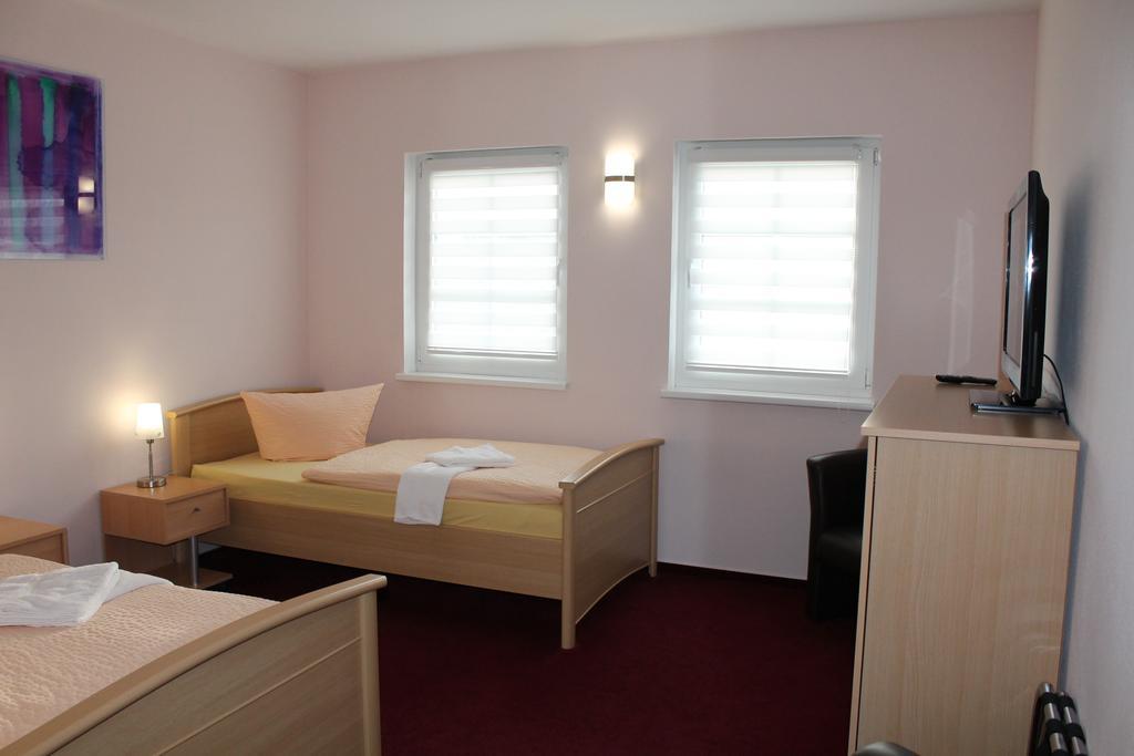 Hotel Pension Schwerin-Haus Schreiber Schwerin  Habitación foto